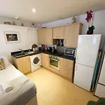 Cozy Central Studio Opposite To Wills Memorial Building